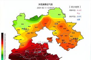 C罗更新社媒，晒出自己带迷你罗现场观看拳击赛合影